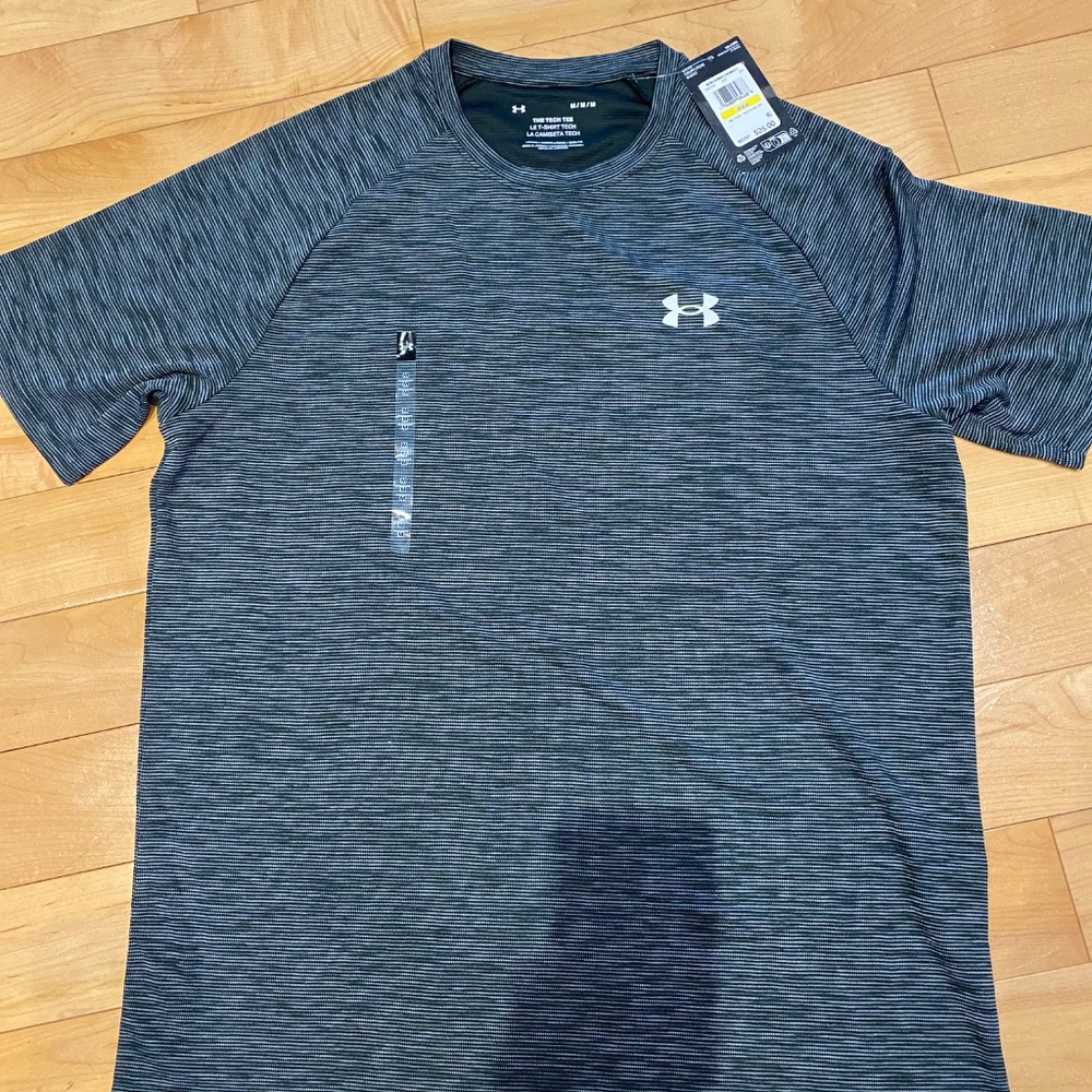 BNWT Under Armour Men's Dri Fit t shirt - medium